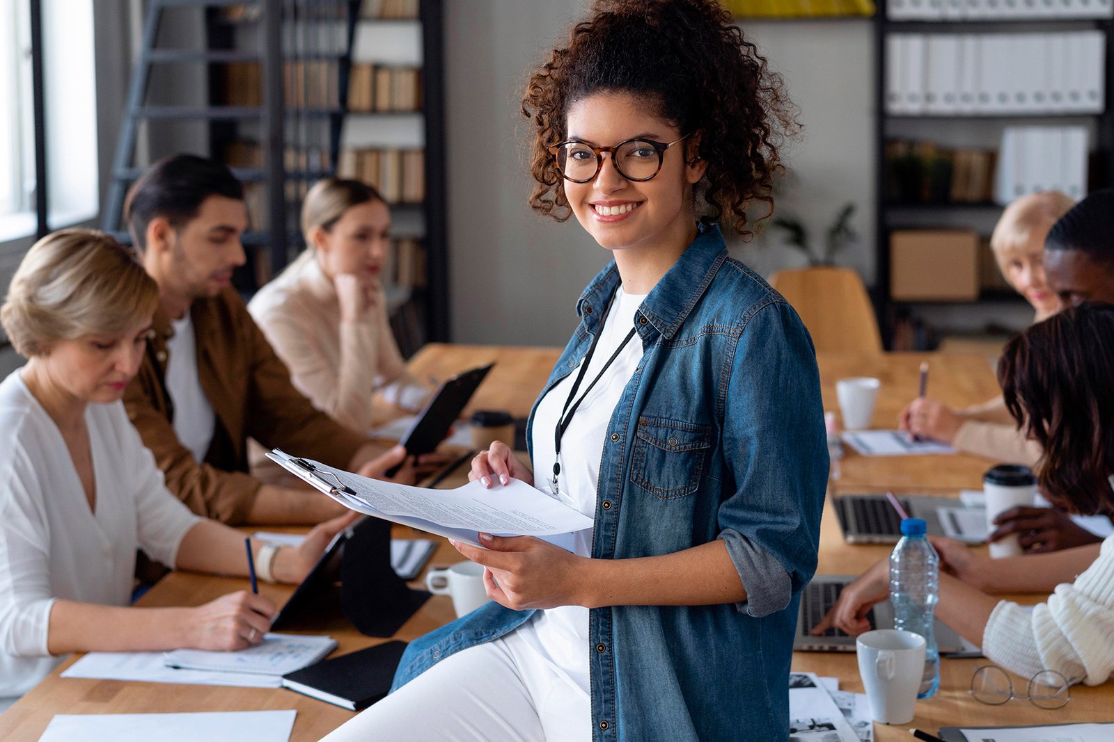 gros plan des gens d affaires dans la salle de conference